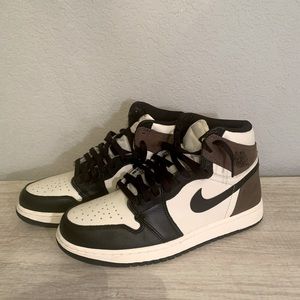 Air Jordan 1 Retro High “Dark Mocha”